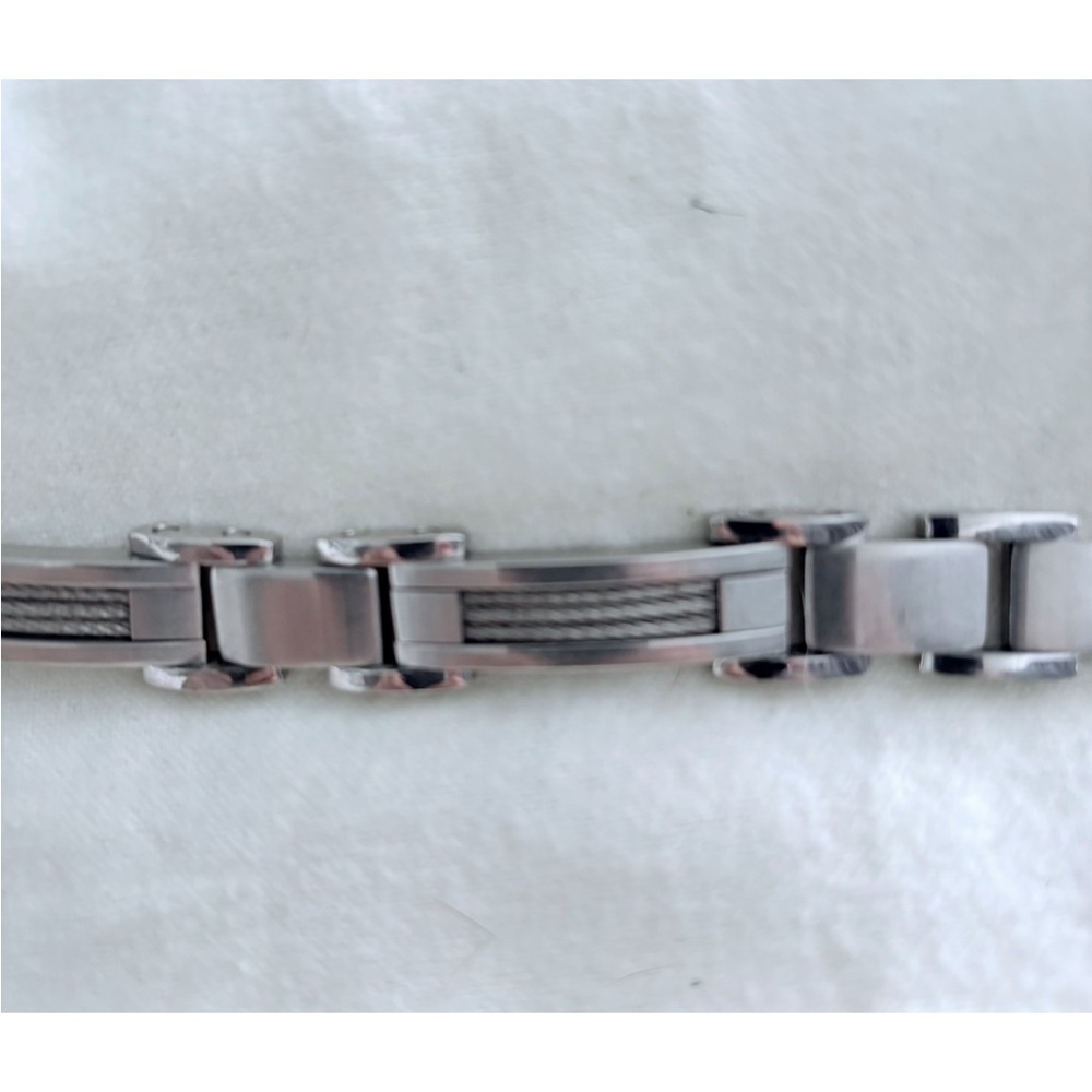 Men /Women 14MM
Stainless Surgical Steel
Cable & Bark Link
Bracelet 9 Inches